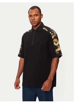 Versace Jeans Couture Polo 77GAG631 Czarny Relaxed Fit ze sklepu MODIVO w kategorii T-shirty męskie - zdjęcie 176646157