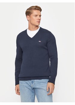 Tommy Jeans Sweter Essential DM0DM19429 Granatowy Slim Fit ze sklepu MODIVO w kategorii Swetry męskie - zdjęcie 176664387