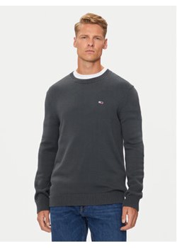 Tommy Jeans Sweter Essential DM0DM18370 Szary Slim Fit ze sklepu MODIVO w kategorii Swetry męskie - zdjęcie 176674619