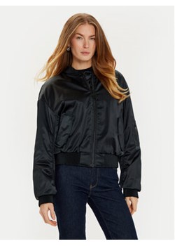 Guess Kurtka bomber Aurore W4BL48 WGKK2 Czarny Regular Fit ze sklepu MODIVO w kategorii Kurtki damskie - zdjęcie 176677676