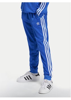 adidas Spodnie dresowe adicolor SST IY4007 Niebieski Regular Fit ze sklepu MODIVO w kategorii Spodnie chłopięce - zdjęcie 176744798