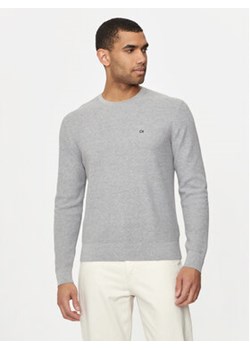 Calvin Klein Sweter K10K113031 Szary Regular Fit ze sklepu MODIVO w kategorii Swetry męskie - zdjęcie 176897269