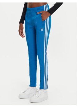 adidas Spodnie dresowe adicolor SST IL8817 Niebieski Slim Fit ze sklepu MODIVO w kategorii Spodnie damskie - zdjęcie 176902639