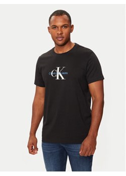 Calvin Klein Jeans T-Shirt Distressed Monologo J30J326863 Czarny Regular Fit ze sklepu MODIVO w kategorii T-shirty męskie - zdjęcie 176906587