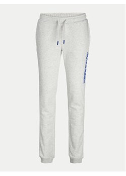 Jack&Jones Junior Spodnie dresowe Alvis 12259888 Szary Regular Fit ze sklepu MODIVO w kategorii Spodnie chłopięce - zdjęcie 176991018