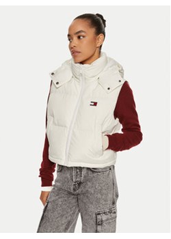 Tommy Jeans Bezrękawnik Alaska DW0DW18611 Biały Cropped Fit ze sklepu MODIVO w kategorii Kamizelki damskie - zdjęcie 177080259