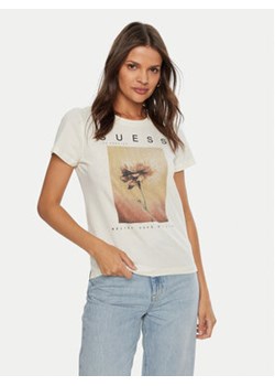 Guess T-Shirt W4BI13 KCJI0 Écru Regular Fit ze sklepu MODIVO w kategorii Bluzki damskie - zdjęcie 177121235