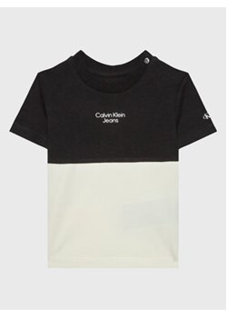 Calvin Klein Jeans T-Shirt Colour Block IN0IN00002 Czarny Regular Fit ze sklepu MODIVO w kategorii T-shirty chłopięce - zdjęcie 177129045