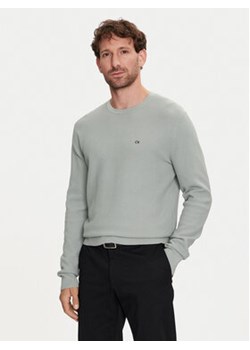 Calvin Klein Sweter K10K113031 Zielony Regular Fit ze sklepu MODIVO w kategorii Swetry męskie - zdjęcie 177134699