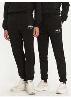 Fila Spodnie dresowe Unisex Bovrup FAU0146 Czarny Regular Fit ze sklepu MODIVO w kategorii Spodnie męskie - zdjęcie 177150209