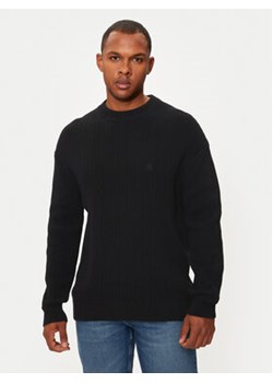 Calvin Klein Jeans Sweter J30J326193 Czarny Regular Fit ze sklepu MODIVO w kategorii Swetry męskie - zdjęcie 177165487