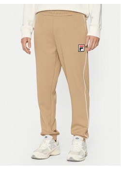 Fila Spodnie dresowe Lincoln FAM0663 Beżowy Regular Fit ze sklepu MODIVO w kategorii Spodnie męskie - zdjęcie 177179076