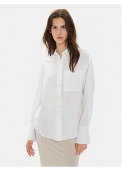 Gina Tricot Koszula 22624 Biały Loose Fit ze sklepu MODIVO w kategorii Koszule damskie - zdjęcie 177179596