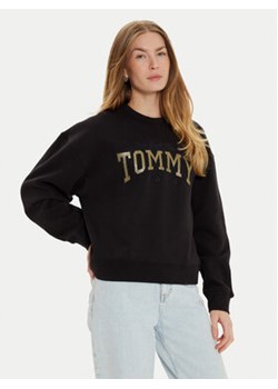Tommy Jeans Bluza Varsity DW0DW19845 Czarny Boxy Fit ze sklepu MODIVO w kategorii Bluzy damskie - zdjęcie 177182069
