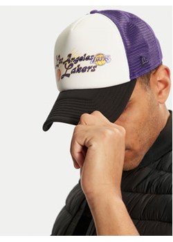 New Era Czapka z daszkiem NBA Graphic Trucker 60565435 Fioletowy ze sklepu MODIVO w kategorii Czapki z daszkiem męskie - zdjęcie 177238315