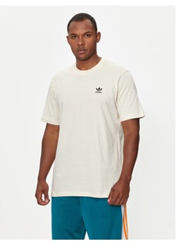 adidas T-Shirt Trefoil Essentials IZ2102 Écru Regular Fit ze sklepu MODIVO w kategorii T-shirty męskie - zdjęcie 177253695