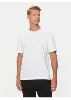 Calvin Klein T-Shirt Neck Logo K10K114091 Biały Regular Fit ze sklepu MODIVO w kategorii T-shirty męskie - zdjęcie 177269555