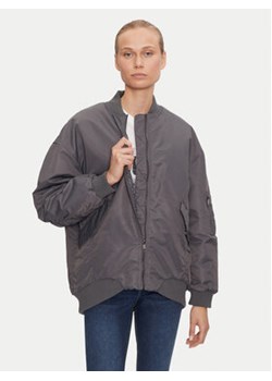 ONLY Kurtka bomber Mille 15322732 Szary Oversize ze sklepu MODIVO w kategorii Kurtki damskie - zdjęcie 177274838