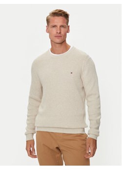 Tommy Hilfiger Sweter MW0MW35470 Beżowy Regular Fit ze sklepu MODIVO w kategorii Swetry męskie - zdjęcie 177365808