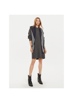 Chusta Tommy Hilfiger Naval Square AW0AW16651 Granatowy ze sklepu eobuwie.pl w kategorii Szaliki i chusty damskie - zdjęcie 177387759