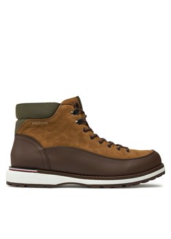 Trzewiki Tommy Hilfiger Corporate Outdoor Nubuck Boot FM0FM05190 Brązowy ze sklepu eobuwie.pl w kategorii Buty zimowe męskie - zdjęcie 177393069