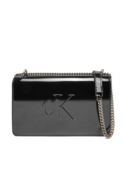 Torebka Calvin Klein Jeans K60K613053 Czarny ze sklepu eobuwie.pl w kategorii Listonoszki - zdjęcie 177409025