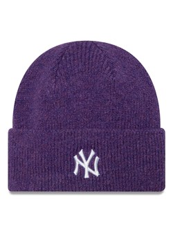 Czapka New Era New York Yankees Wide Cuff Knit Beanie 60580752 Fioletowy ze sklepu eobuwie.pl w kategorii Czapki zimowe damskie - zdjęcie 177419117