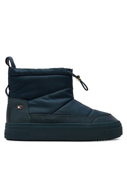 Śniegowce Tommy Hilfiger Flag Nylon Mini Snowboot FW0FW08334 Granatowy ze sklepu eobuwie.pl w kategorii Śniegowce damskie - zdjęcie 177421418