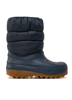 Crocs Śniegowce Crocs Classic Neo Puff Boot K 207684 Niebieski ze sklepu MODIVO w kategorii Buty zimowe dziecięce - zdjęcie 177436449