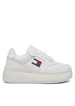 Sneakersy Tommy Jeans Tjw Retro Basket Flatform Ess EN0EN02506 Biały ze sklepu eobuwie.pl w kategorii Buty sportowe damskie - zdjęcie 177506809