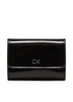 Mały Portfel Damski Calvin Klein Ck Daily Sm Trfold K60K612425 Czarny ze sklepu eobuwie.pl w kategorii Portfele damskie - zdjęcie 177508468