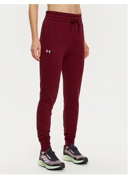 Under Armour Spodnie dresowe Ua Rival Fleece Jogger 1379438 Bordowy Loose Fit ze sklepu MODIVO w kategorii Spodnie damskie - zdjęcie 177512215