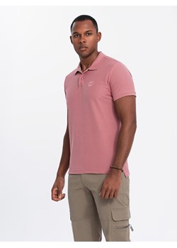 Męska jednokolorowa koszulka polo BASIC z dzianiny pique - ciemnoróżowa V7 OM-POBS-0100 ze sklepu ombre w kategorii T-shirty męskie - zdjęcie 177558498