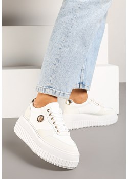 Białe Sneakersy Vices na Grubej Podeszwie z Metaliczną Ozdobą i Sznurowaniem Niliri ze sklepu born2be.pl w kategorii Buty sportowe damskie - zdjęcie 177572578
