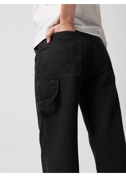 Damskie jeansy straight Outhorn OTHWSS24TTROF721 - czarne ze sklepu Sportstylestory.com w kategorii Jeansy damskie - zdjęcie 177576455