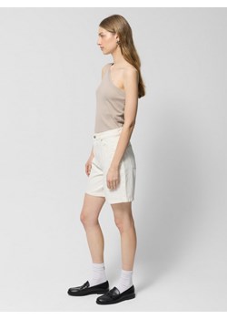 Damskie spodenki jeansowe Outhorn OTHWSS24TSHOF398 - białe ze sklepu Sportstylestory.com w kategorii Szorty - zdjęcie 177576747