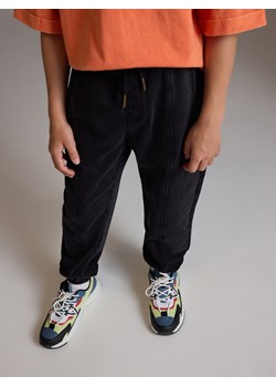 Reserved - Joggery z efektem sprania - czarny ze sklepu Reserved w kategorii Spodnie chłopięce - zdjęcie 177584686