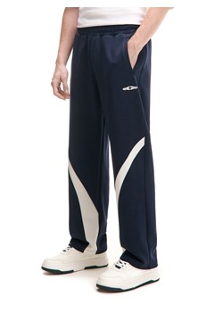 Cropp - Granatowe dresowe spodnie regular - granatowy ze sklepu Cropp w kategorii Spodnie męskie - zdjęcie 177588836