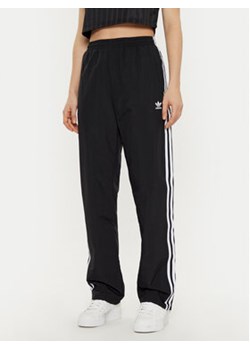 adidas Spodnie dresowe Woven JD5335 Czarny Loose Fit ze sklepu MODIVO w kategorii Spodnie damskie - zdjęcie 177604835