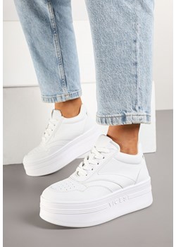 Białe Sneakersy Vices na Grubej Podeszwie Ozdobione Metaliczną Wstawką Nelarwyn ze sklepu born2be.pl w kategorii Buty sportowe damskie - zdjęcie 177658437