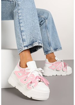 Biało-Różowe Płaskie Sneakersy Vices z Podwójnym Sznurowaniem ze Zdobieniem 3D Nelarissa ze sklepu born2be.pl w kategorii Buty sportowe damskie - zdjęcie 177658485