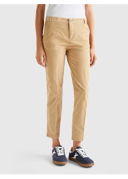 Benetton Spodnie chino w kolorze beżowym ze sklepu Limango Polska w kategorii Spodnie damskie - zdjęcie 177804358
