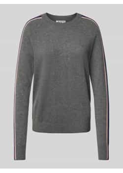 Sweter kaszmirowy z prążkowanymi wykończeniami ze sklepu Peek&Cloppenburg  w kategorii Swetry damskie - zdjęcie 177809736
