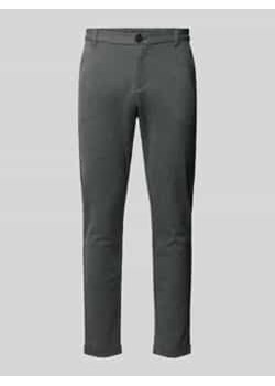 Spodnie materiałowe o skróconym kroju slim fit ze sklepu Peek&Cloppenburg  w kategorii Spodnie męskie - zdjęcie 177809825