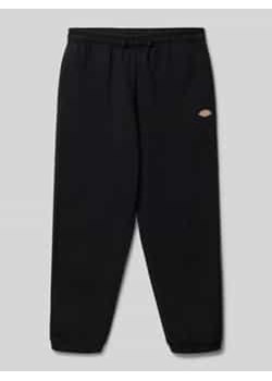 Spodnie dresowe o kroju comfort fit z nadrukiem z logo ze sklepu Peek&Cloppenburg  w kategorii Spodnie chłopięce - zdjęcie 177809999