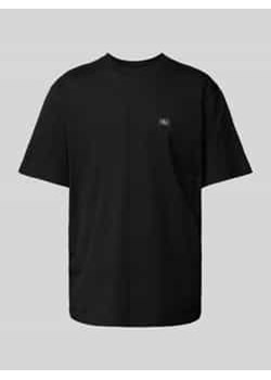 T-shirt z prążkowanym okrągłym dekoltem ze sklepu Peek&Cloppenburg  w kategorii T-shirty męskie - zdjęcie 177811887