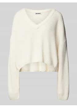 Sweter krótki z dzianiny z prążkowanymi wykończeniami ze sklepu Peek&Cloppenburg  w kategorii Swetry damskie - zdjęcie 177815578