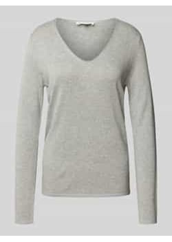 Sweter o kroju regular fit z dekoltem w serek ze sklepu Peek&Cloppenburg  w kategorii Swetry damskie - zdjęcie 177819749