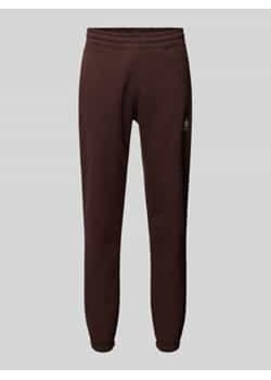 Spodnie dresowe o kroju straight fit z kieszeniami po bokach ze sklepu Peek&Cloppenburg  w kategorii Spodnie męskie - zdjęcie 177820307