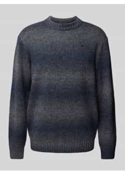 Sweter z dzianiny z wiskozy z wyhaftowanym logo model ‘Gradient’ ze sklepu Peek&Cloppenburg  w kategorii Swetry męskie - zdjęcie 177833227